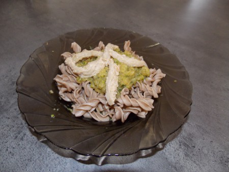 Žitné vrtulky s cuketovo paprikovou omáčkou