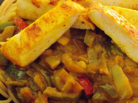 Zelenina na kari a pečené krůtí prso se špagetami